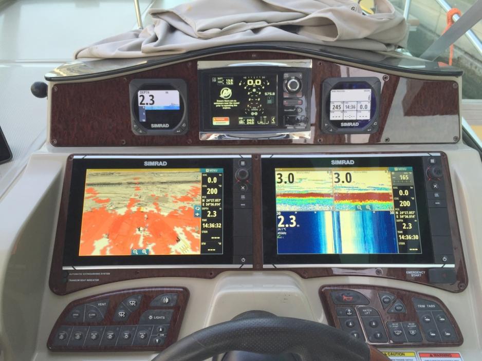 Sea Ray 310 Simrad VesselView Helm